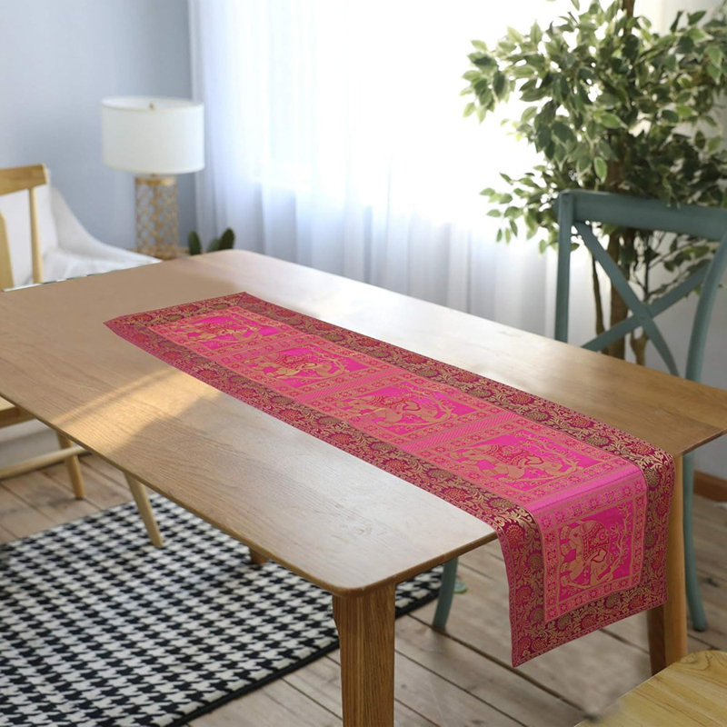 Chemin de table en soie fait à la main - rose - Patchwork brodé, style indien, décoration de table