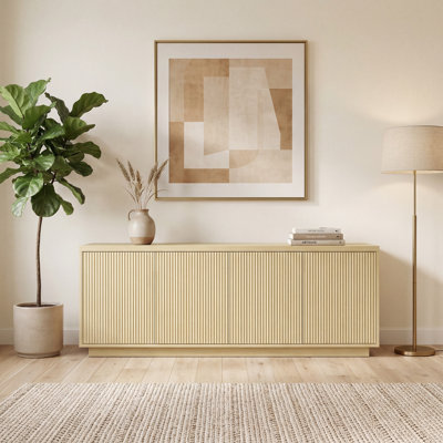 Meuble télé spacieux à 4 portes pour téléviseur de 75 pouces - Style Mid-Century avec façades cannelées et gestion des câbles facile
