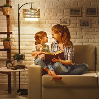Lampe sur pied en arc pour le salon avec 3 températures de couleur, lampes sur pied de ferme avec ampoule à télécommande et à intensité variable, lampe sur pied Boho avec abat-jour en rotin et en tissu, lampe haute réglable pour chambre à coucher, bureau