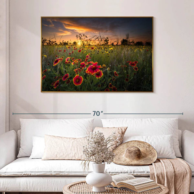 Aube au champ de fleurs, 46 po x 31 po, Cadre flottant doré