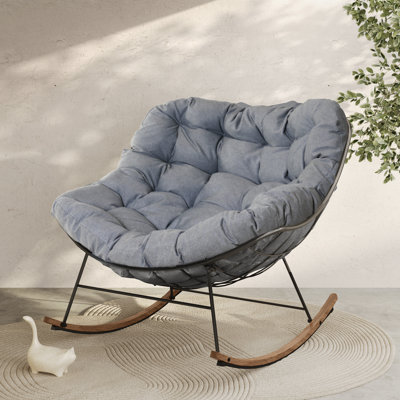 Chaise berçante d'extérieur en métal avec coussins