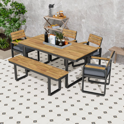 Ensemble repas 6 pièces avec table en bois d'acacia, chaises rembourrées et banc pour les rassemblements extérieurs