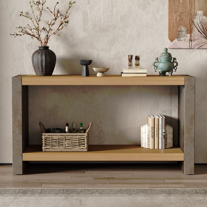 Console rétro avec menuiserie à queue d'aronde et placage de bois vieilli