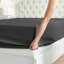 Drap-housse en microfibre Cuadrado-260688310-265701752