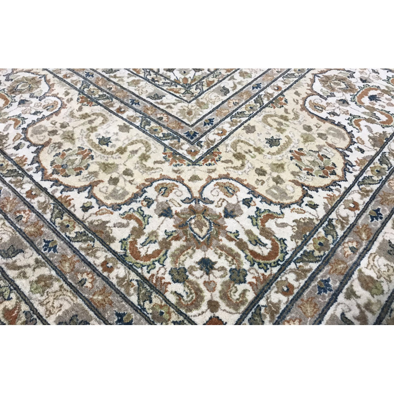 Tapis brun de haute qualité noué à la main