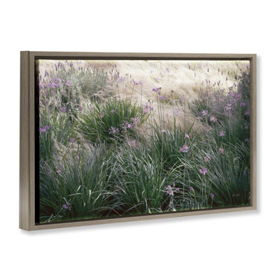 Art mural sur toile flottant Secret Garden Meadow Blooms, design par Deborah Revell