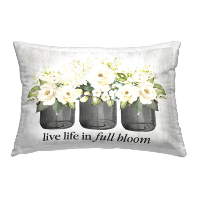 Coussin décoratif imprimé Life In Full Bloom par Lettred and Lined