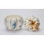 Pot de citrouille blanc avec motif de roses bleues 