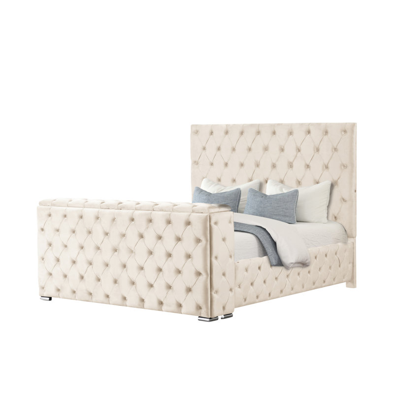 Structure de grand lit en beige, tapissier moderne, construction en bois, tête de lit haute, rangement pour téléviseur, foyer électrique (sans chaleur) pour la chambre à coucher - lit surdimensionné beige, design rembourré, matériau, rangement,