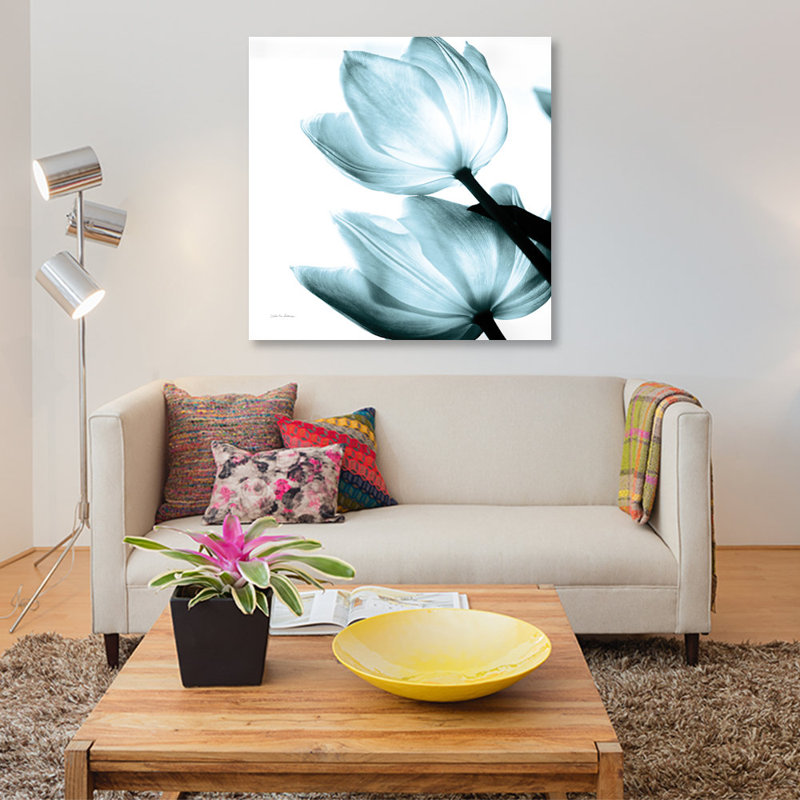 «Tulipes translucides II en turquoise» par Debra Van Swearingen - impression sur toile tendue, H 37 po x l 37 po x P 1,5 po