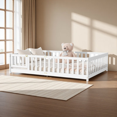 Lit de plancher avec clôture et porte, lit de plancher en bois d'hévéa avec garde-corps de sécurité