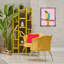 "Bright perroquet sur fond noir encadré" par Ashley Singleton-1350506773-1350506856