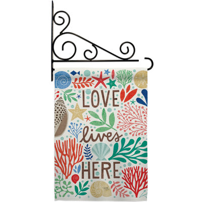 Ensemble de drapeaux 18 x 13 po Love Lives Here