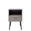 Deux tables de chevet grises élégantes, avec tablette ouverte et tiroirs de rangement, pour petits appartements de chambre à coucher