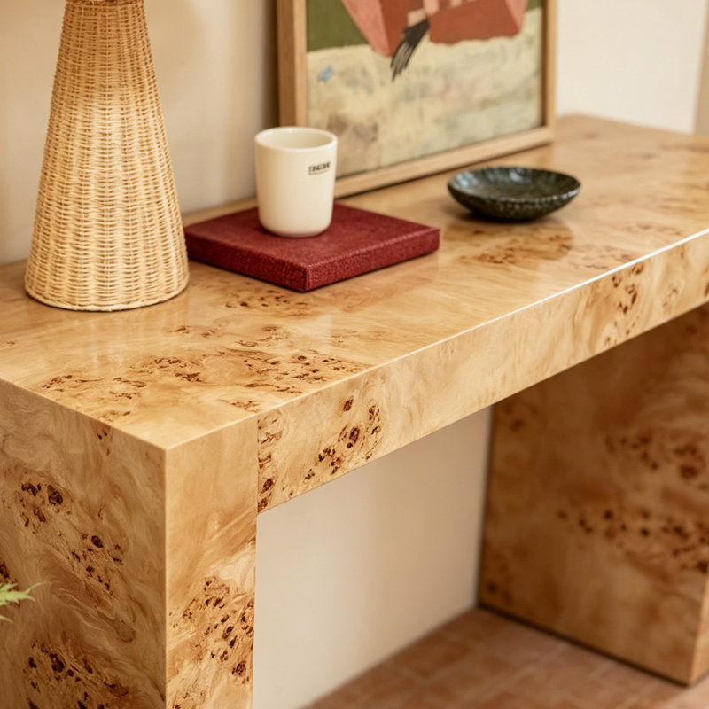 Console rétro de style français, 33.5" H x 63" W x 13.8" D