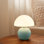 Lampe de chevet de table champignon lampe, table de chevet décor champignon, petites lampes de table pour les tables de chevet de la chambre à coucher, jolies petites lampes modernes de style Mid-Century à intensité variable, décoration intérieure unique