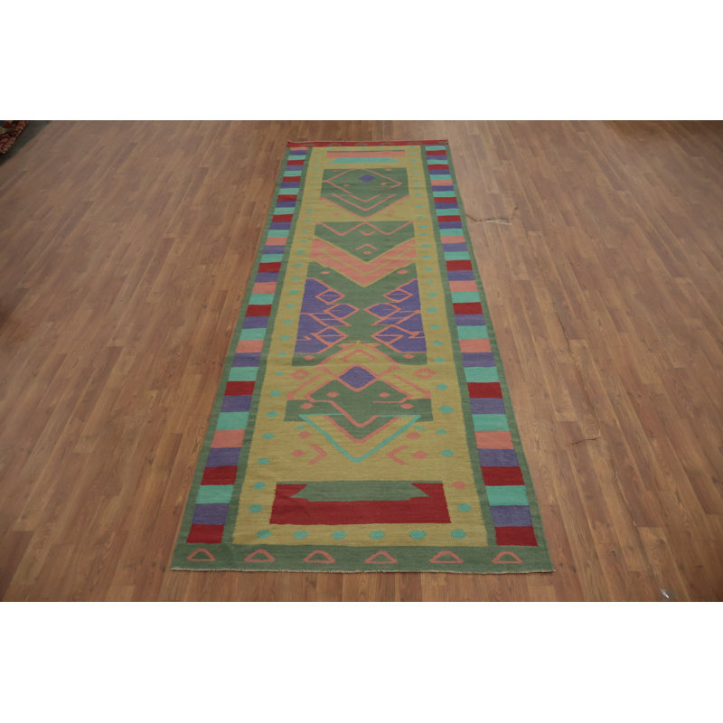 Tapis de couloir Kilim de style artisanal 4 x 12 avec une touche géométrique audacieuse
