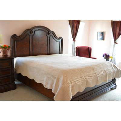 Polyester and Cotton Quilt Set