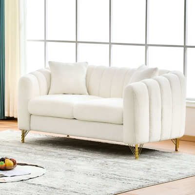 Canapé 61 places moderne en chenille blanche 61 "avec pieds en métal doré, convenant aux appartements de style scandinave luxueux