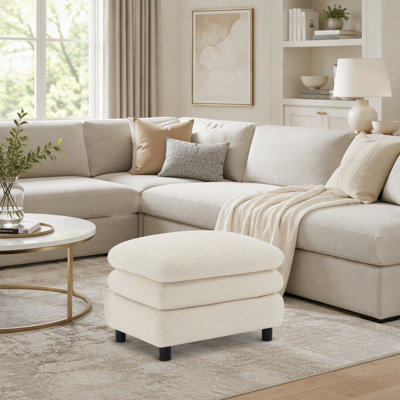 Pouf incurvé en tissu Teddy, doux et confortable, au design élégant pour un style de vie moderne.