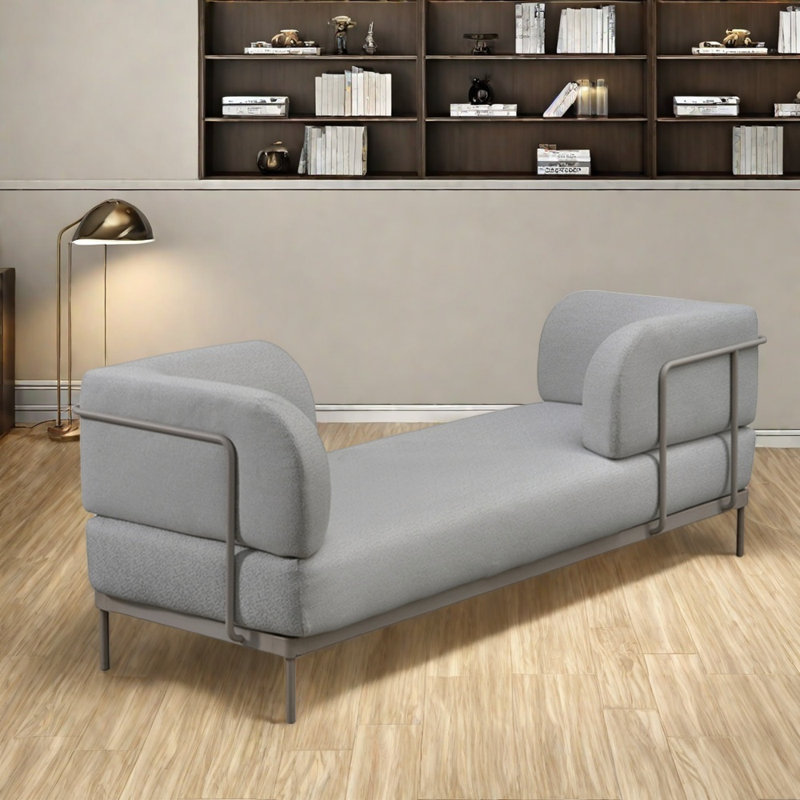 Chaise en pin massif élégante et durable