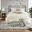 Ensemble de literie capitonné élégant, polyester ivoire, décoration de chambre sophistiquée