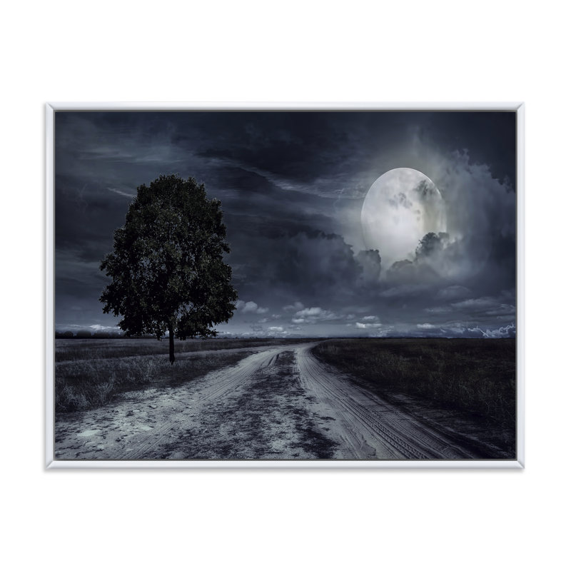 Route pavée sous une pleine lune - photographie sur toile, H 30 po x l 40 po x 1,5 po, Cadre flottant blanc