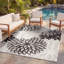 Tapis intérieur / extérieur noir / gris / blanc à motif floral Arnelle-879009601
