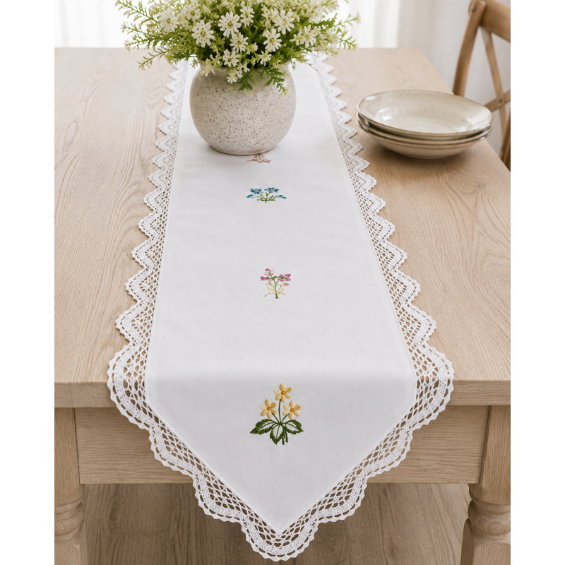 Chemin de table avec des fleurs brodées Handmade Crochet, L 54 po x l 15 po
