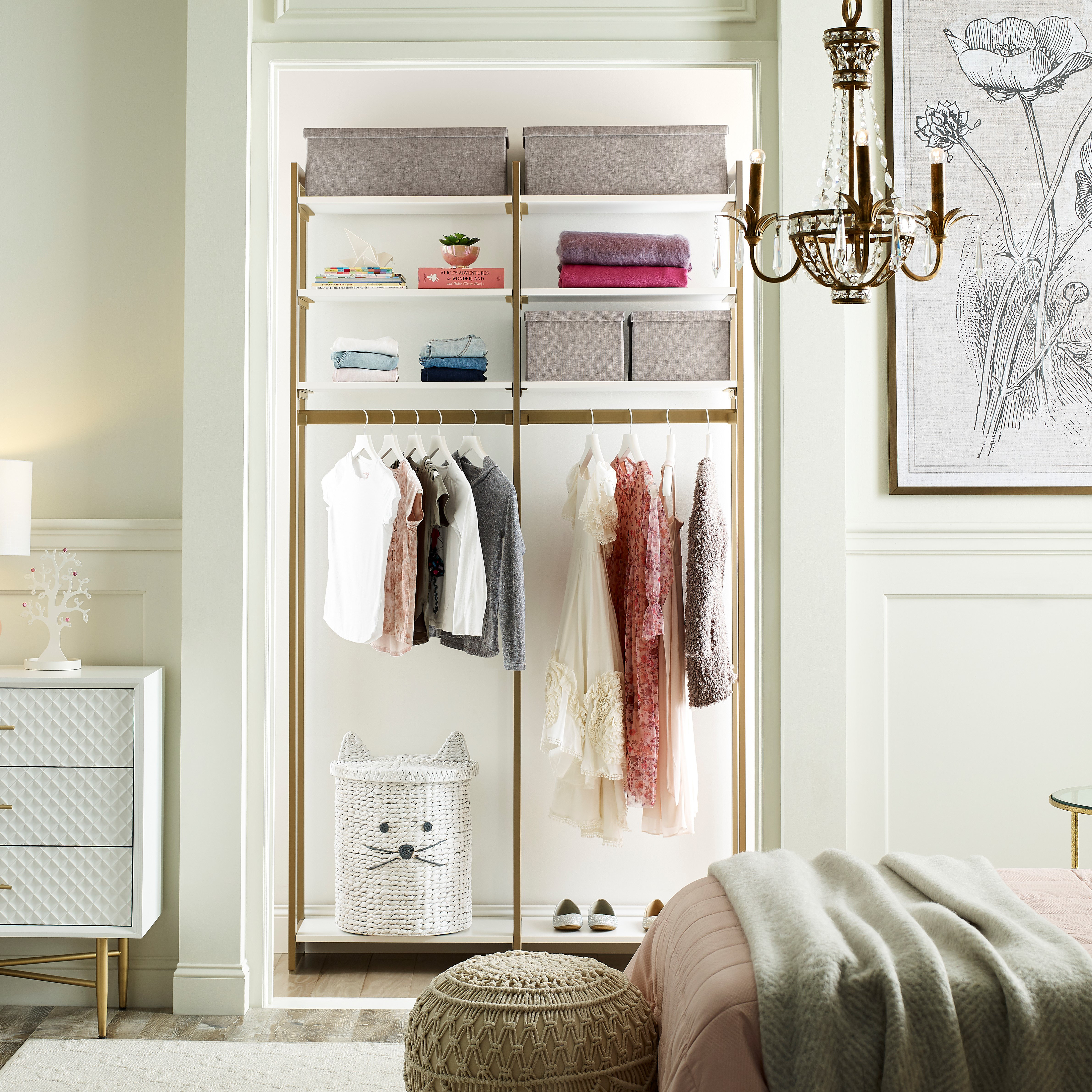 Martha Stewart California Closets® The Everyday System ™ l 48 po x P 14