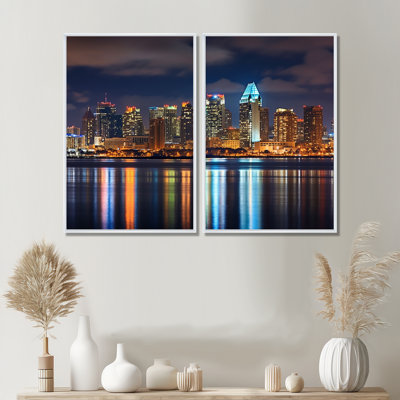«Montreal Skyline At Night» - art mural traditionnel 2 panneaux