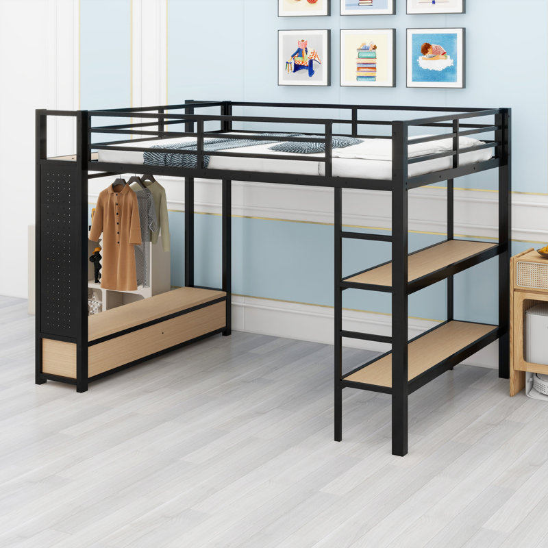 Structure de lit mezzanine en métal avec garde-robe, tablettes de rangement et panneau perforé