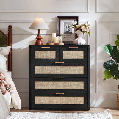 Commode en rotin pour chambre à coucher, petite commode de 33,5 po, commode à 5 tiroirs en bois Boho avec poignées en métal doré, armoire de rangement pour chambre à coucher, salon, couloir