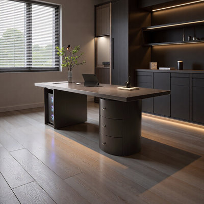 Bureau de travail spacieux et confortable