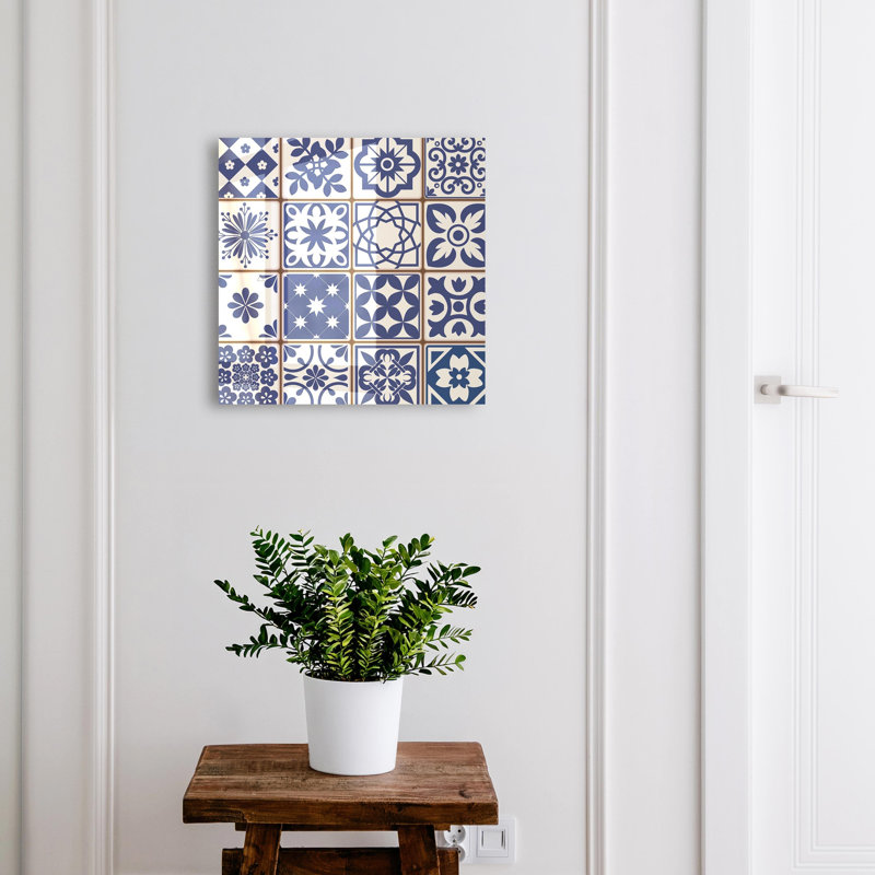 Decorative key box for wall, Opens to the right, 30x30x5, White, Geometric patterns in blue and white tones, 