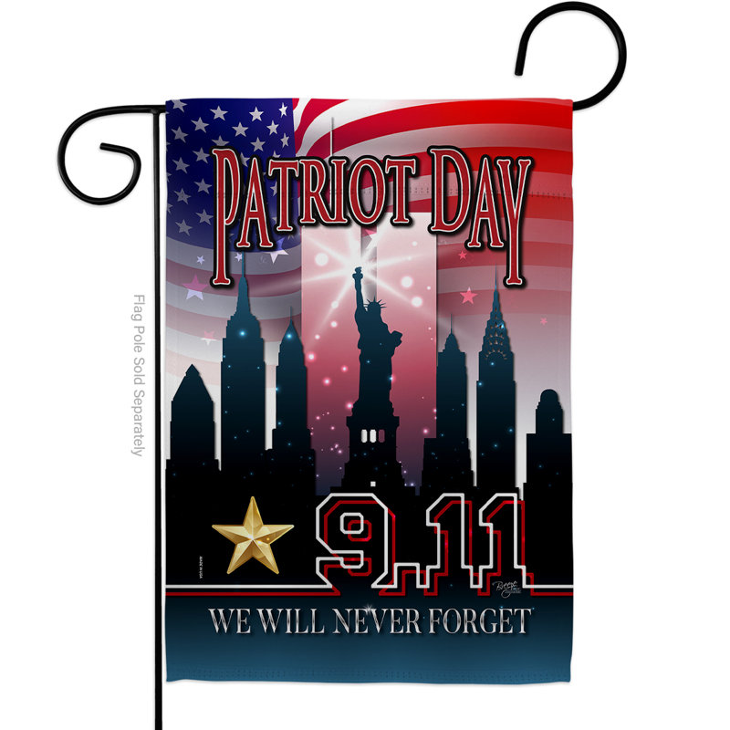 Drapeau de jardin décoratif en polyester 19 x 13 po We We Will Never Forget Impressions