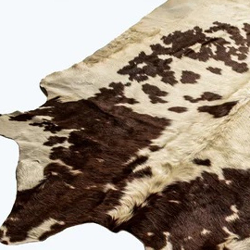 Tapis brun et blanc en peau de vache 6 pi x 7 pi
