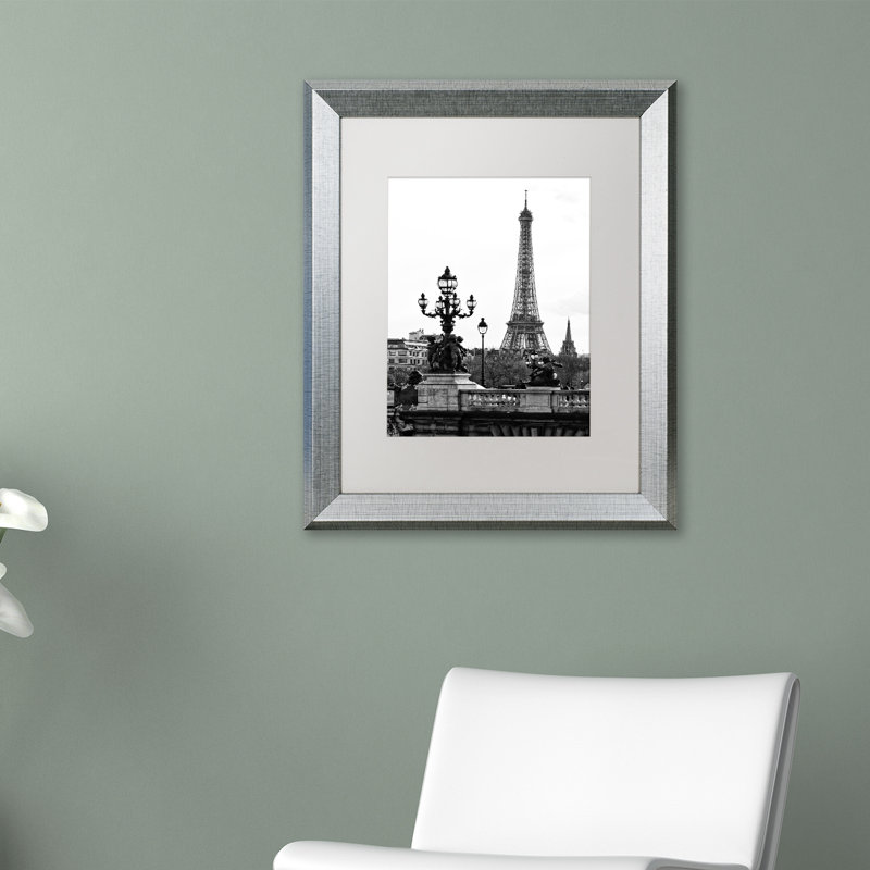 « paris romantique » par philippe hugonnard,, reproduction de photo encadrée, H 14 po x l 11 po x P 0,5 po, Cadre argenté