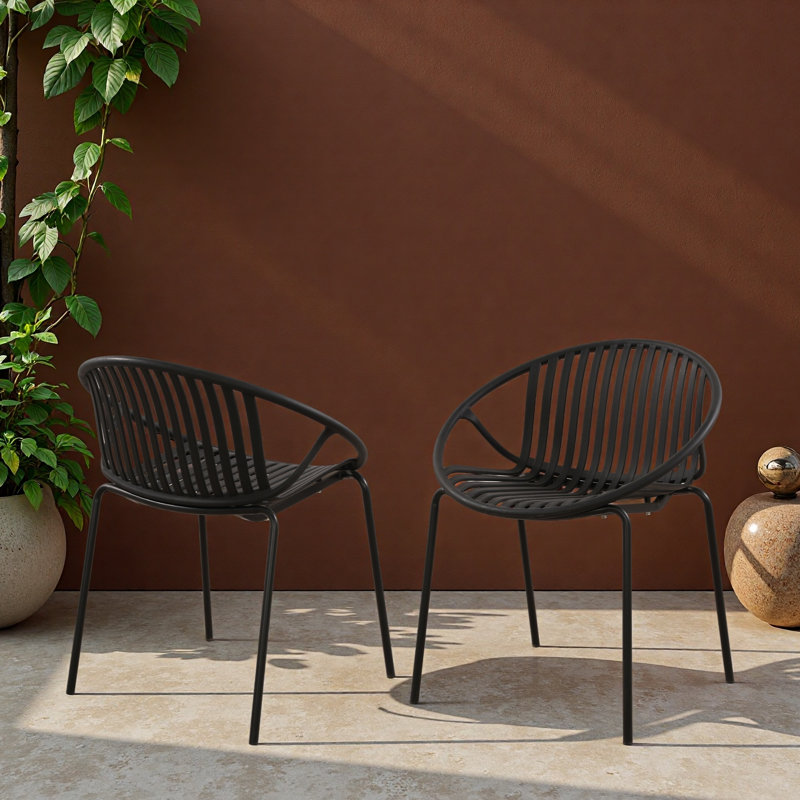 Chaises de salle à manger de patio empilables avec design respirant de style moderne et simple (ensemble de 2), pieds en métal + dossier en plastique