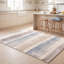 Tapis Jasmine moderne à rayures effet pinceau, bleu, gris et beige, lavable à la machine, antidérapant, à poils courts, pour l'intérieur et l'extérieur, adapté aux animaux domestiques, idéal pour le salon, la chambre, la salle à manger, l'entrée, le couloir ou le bureau.-1494511228