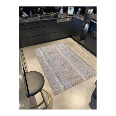Tapis décoratif lavable à la machine peint à rayures