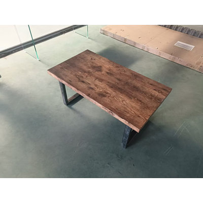 Petite table basse avec pieds en métal