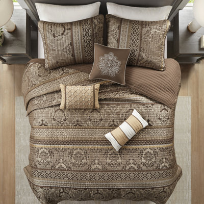 Courtepointe très grand / très grand - brun / doré . Feuille, rayures et motifs. 3 coussins décoratifs. Réversible et lavable facilement avec des coussins décoratifs. Accents. Pour des looks différents. Facile à laver