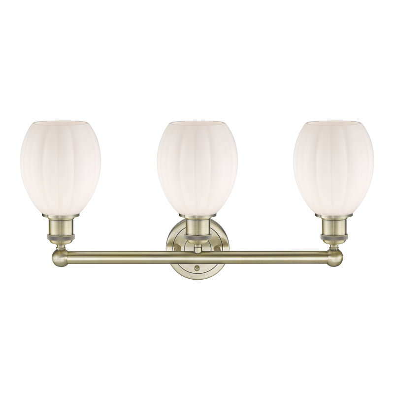 Éclairage pour salle de bain 3 lumières à intensité variable en métal l 23,5 po Bolduc, Blanc mat, Laiton antique