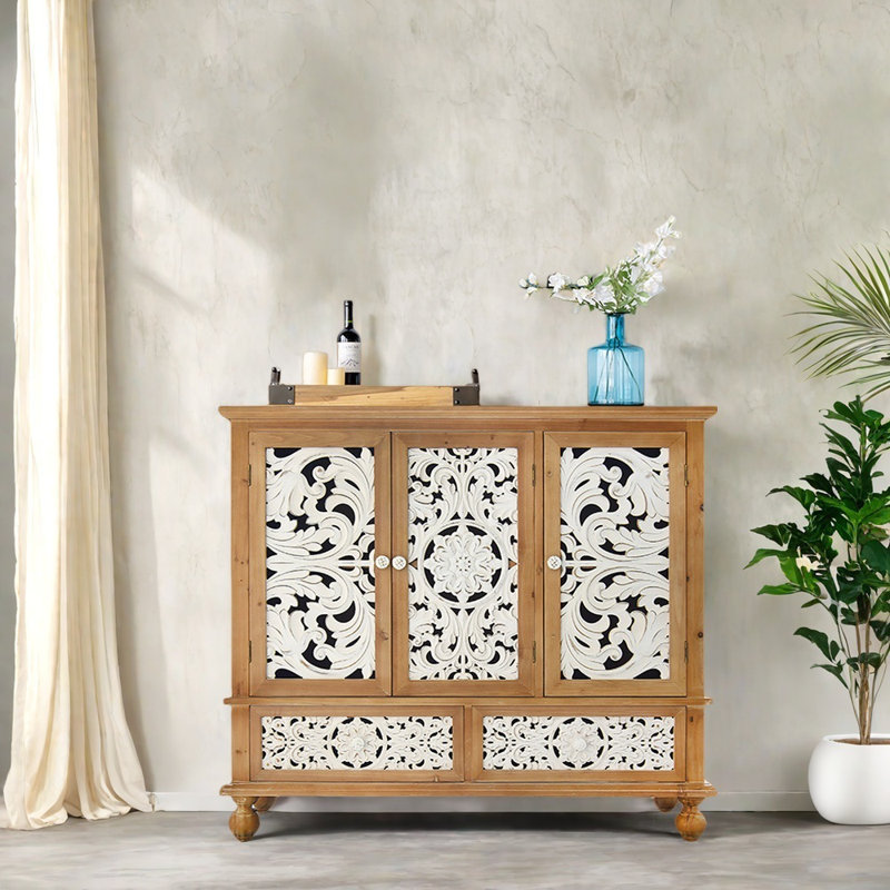 Armoire d'entrée sculptée