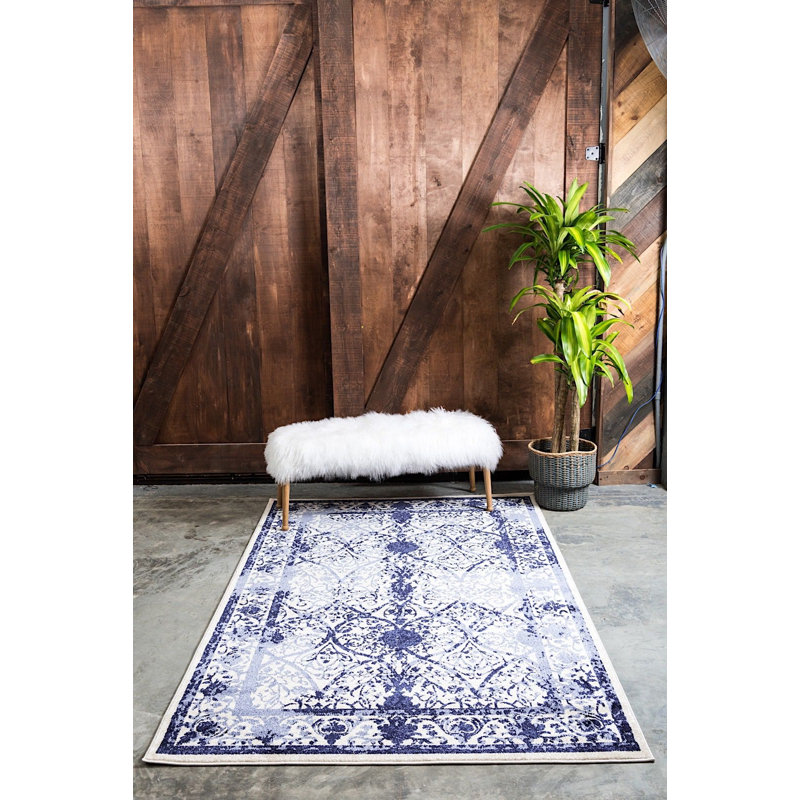 Amika Oriental Indoor Rug, Rectangle 4' x 6'