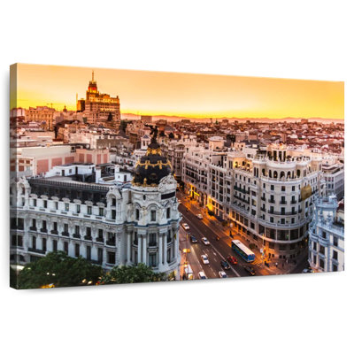 Nicci Gran Via, rue commerciale