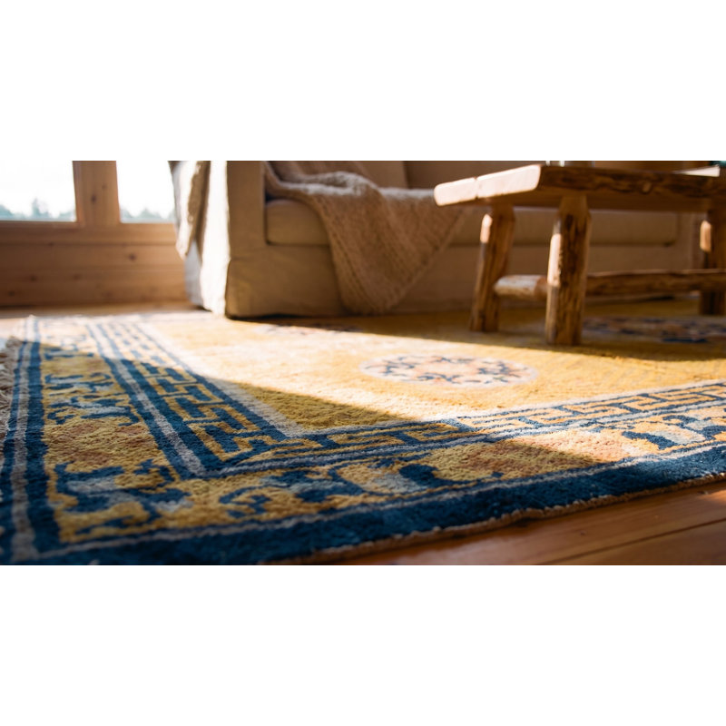 Tapis de couloir antique en laine jaune