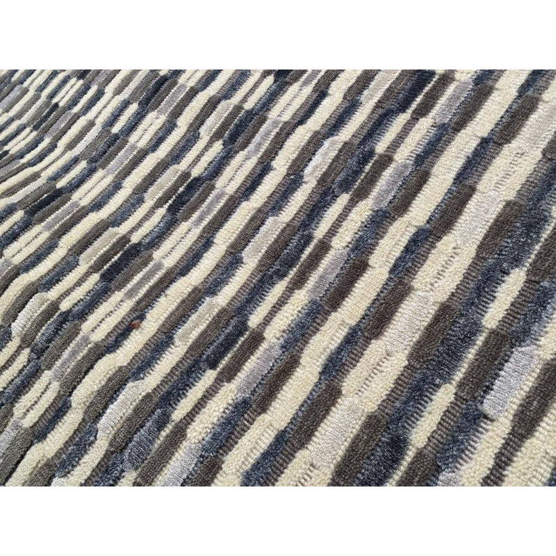 Geometric Area Rug in Gray