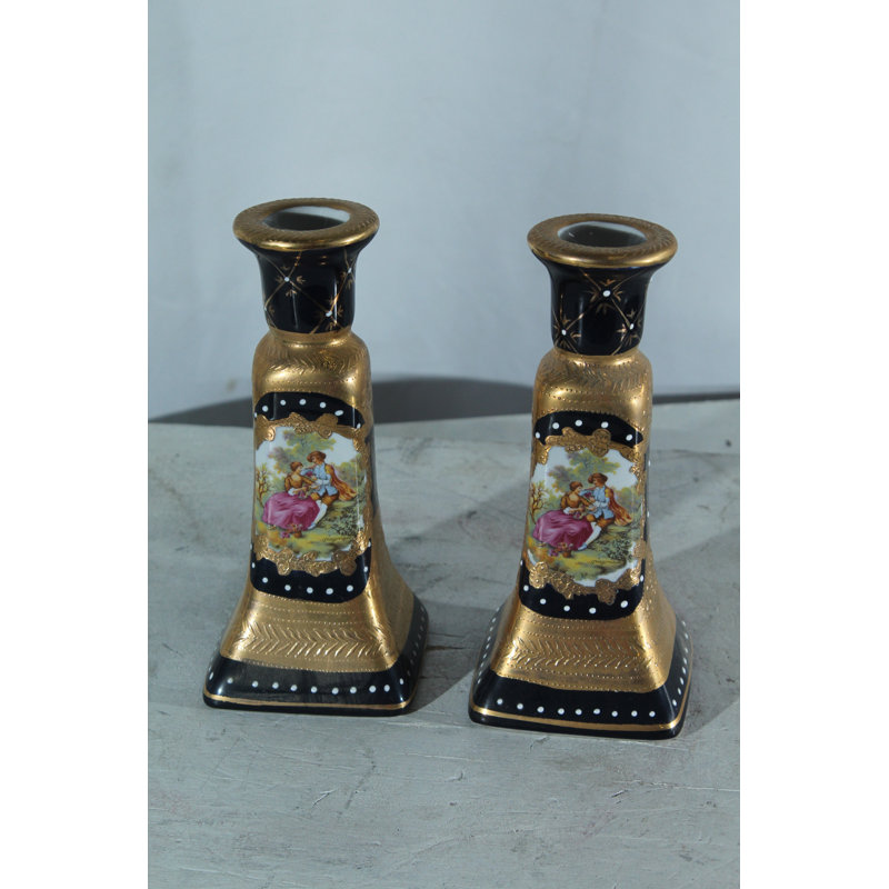 Paire de chandeliers en porcelaine noir et doré Courting Scene 8 po x 4 po x H 9 po